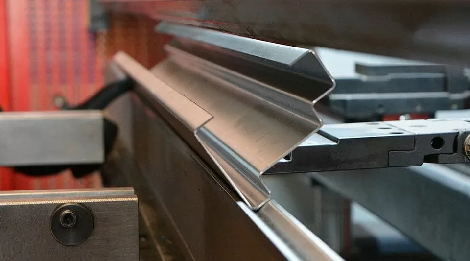 Гибка металла на заказ: точность, качество и современные технологии